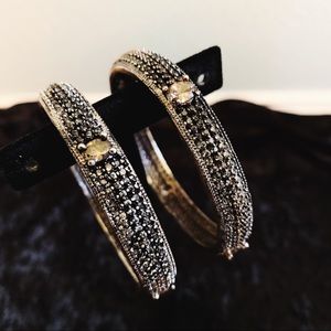 Bangle set in gunmetal gray